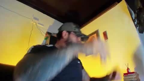 Snapshot of camilomayer chatting on December 5, 5:09 pm Camilo online show from December 5, 5:09 pm