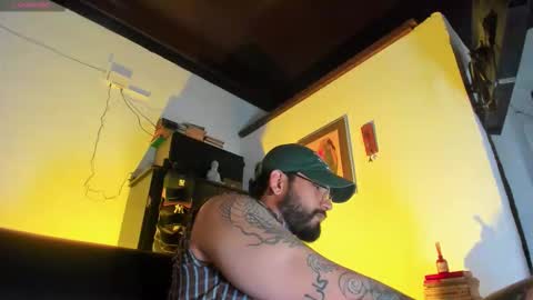 Snapshot of camilomayer chatting on December 15, 3:38 pm Camilo online show from December 15, 3:38 pm