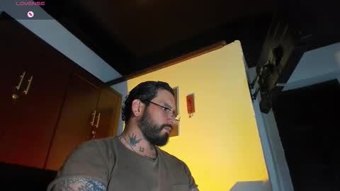 Snapshot of camilomayer chatting on January 12, 2:44 pm Camilo online show from January 12, 2:44 pm