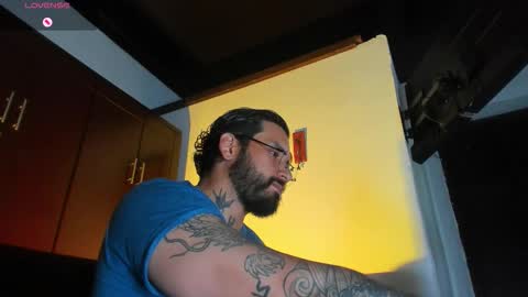 Snapshot of camilomayer chatting on February 6, 4:21 pm Camilo online show from February 6, 4:21 pm