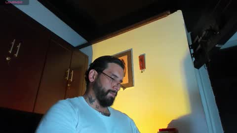 Snapshot of camilomayer chatting on February 10, 2:43 pm Camilo online show from February 10, 2:43 pm