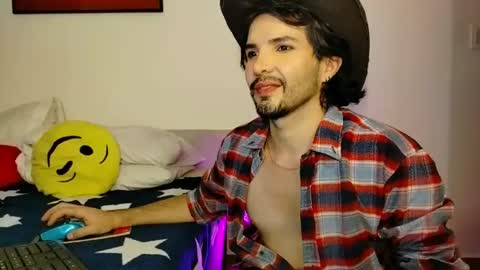 Snapshot of camilosaennz chatting on November 4, 5:06 am camilo online show from November 4, 5:06 am