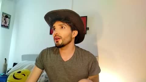 Snapshot of camilosaennz chatting on December 1, 8:03 pm camilo online show from December 1, 8:03 pm