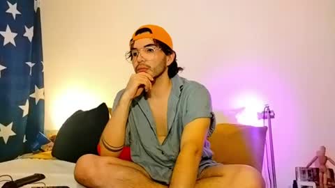 Snapshot of camilosaennz chatting on July 16, 2:28 am camilo online show from July 16, 2:28 am