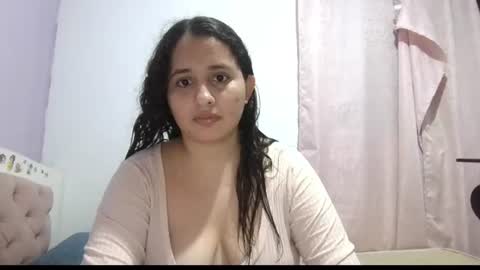 Snapshot of camitorres69 chatting on July 17, 3:35 am camitorres69 online show from July 17, 3:35 am