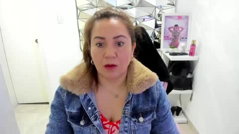 Snapshot of camixxx_m chatting on May 7, 12:21 pm camixxx_m online show from May 7, 12:21 pm