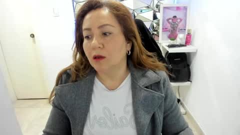 Snapshot of camixxx_m chatting on May 9, 12:21 pm camixxx_m online show from May 9, 12:21 pm