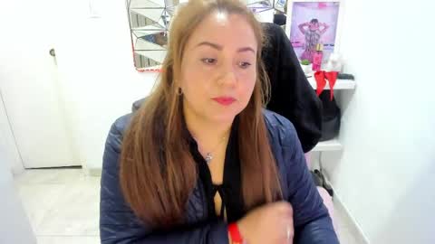 Snapshot of camixxx_m chatting on May 25, 11:16 am camixxx_m online show from May 25, 11:16 am
