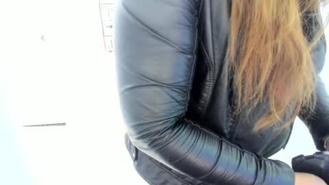 Snapshot of camixxx_m chatting on May 28, 11:29 am camixxx_m online show from May 28, 11:29 am
