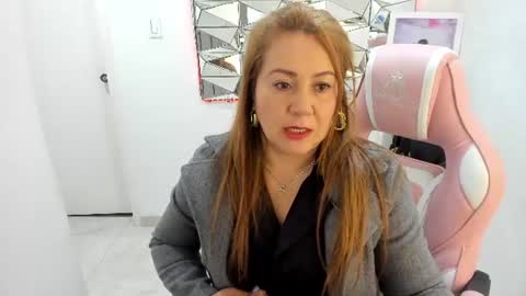 Snapshot of camixxx_m chatting on June 13, 10:57 am camixxx_m online show from June 13, 10:57 am