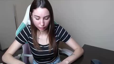 cammila horn online show from December 18, 7:03 am