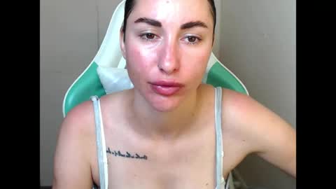 Snapshot of cammila_horn chatting on June 25, 6:07 am cammila horn online show from June 25, 6:07 am