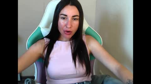 Snapshot of cammila_horn chatting on June 26, 5:12 am cammila horn online show from June 26, 5:12 am