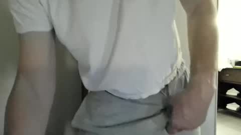 Snapshot of cammyman6900 chatting on May 8, 10:15 pm cammyman6900 online show from May 8, 10:15 pm