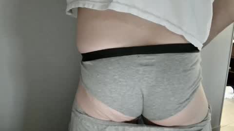 Snapshot of cammyman6900 chatting on May 20, 8:59 pm cammyman6900 online show from May 20, 8:59 pm