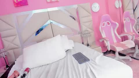 Snapshot of campbell_lily chatting on May 31, 6:09 pm Lily Campbell online show from May 31, 6:09 pm