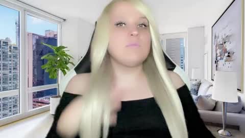 Snapshot of camsmiley chatting on February 28, 6:10 am Miley online show from February 28, 6:10 am