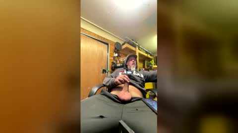 Snapshot of canadianchris1007 chatting on February 5, 3:22 am Chris online show from February 5, 3:22 am