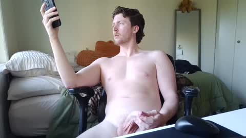 Snapshot of canadianstud18 chatting on January 29, 12:01 am Devon online show from January 29, 12:01 am