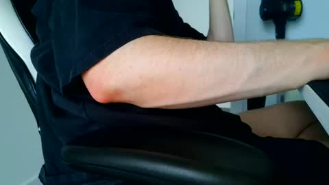 Snapshot of canadianstud18 chatting on June 12, 1:37 am Devon online show from June 12, 1:37 am