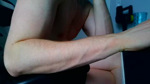 Snapshot of canadianstud18 chatting on June 18, 1:50 am Devon online show from June 18, 1:50 am