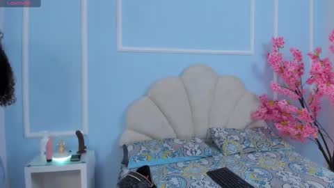 Snapshot of candaceowens chatting on February 21, 3:34 am candaceowens online show from February 21, 3:34 am