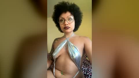 Snapshot of canddyxo chatting on August 2, 2:32 am canddyxo online show from August 2, 2:32 am