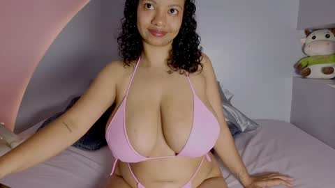 Snapshot of candela_cool chatting on May 13, 12:46 pm Candela online show from May 13, 12:46 pm