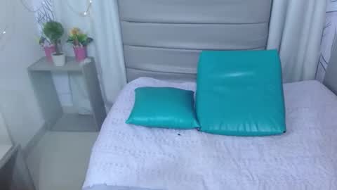 candela_dubout online show from February 5, 12:32 pm