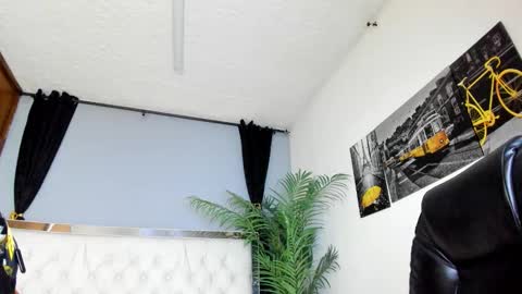 Snapshot of candiapole chatting on November 6, 12:28 pm Candy online show from November 6, 12:28 pm