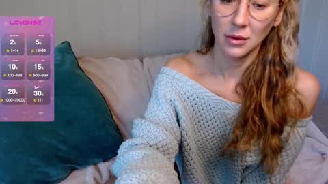 Snapshot of candicamgirl chatting on December 3, 7:55 pm MissCandiJones online show from December 3, 7:55 pm