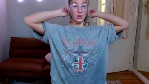 Snapshot of candicamgirl chatting on November 14, 5:33 pm MissCandiJones online show from November 14, 5:33 pm