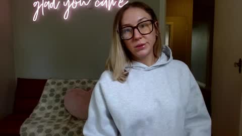 Snapshot of candicamgirl chatting on April 4, 7:55 pm MissCandiJones online show from April 4, 7:55 pm