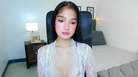 Snapshot of candiceferragamo chatting on January 7, 12:07 pm candiceferragamo online show from January 7, 12:07 pm