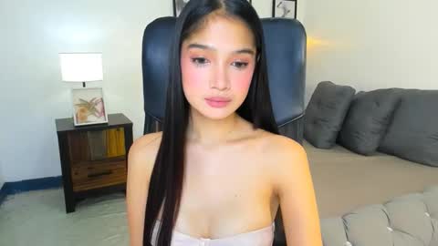 Snapshot of candiceferragamo chatting on January 17, 2:33 pm candiceferragamo online show from January 17, 2:33 pm