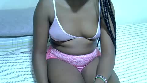 candiemaya online show from January 31, 7:11 pm