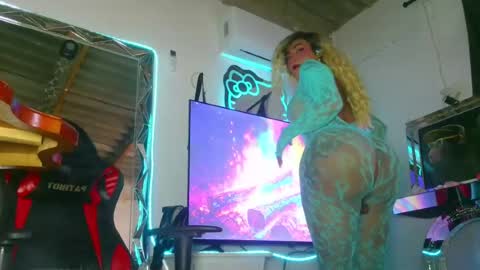 Snapshot of candy_aass chatting on June 11, 9:24 pm candy_aass online show from June 11, 9:24 pm