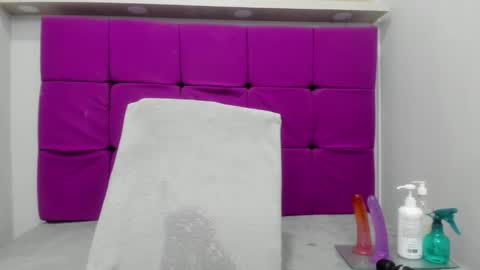 candy_big_tits18 online show from January 8, 12:02 am