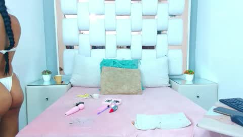 Snapshot of candy_biitch chatting on June 5, 1:50 pm Candy biitch online show from June 5, 1:50 pm