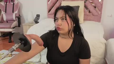Im ChloeJoin The Fan Club online show from July 3, 3:24 am