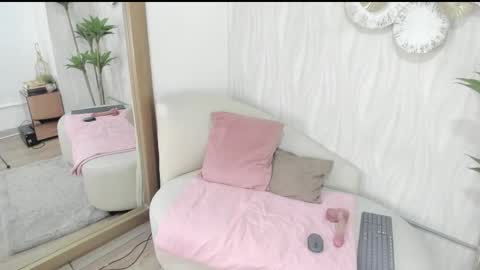 candy eyes  online show from May 1, 4:50 am