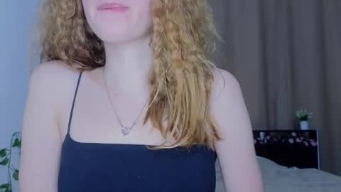 Snapshot of candy_flosse chatting on October 7, 8:22 am candy_flosse online show from October 7, 8:22 am