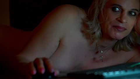 Snapshot of candy_girls_4_u chatting on November 29, 10:07 am ExtraCandy online show from November 29, 10:07 am