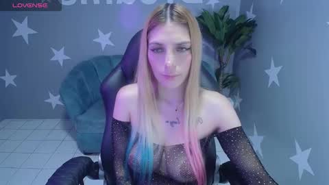 Snapshot of candy_kush_a chatting on November 14, 8:51 pm candy_kush_a online show from November 14, 8:51 pm