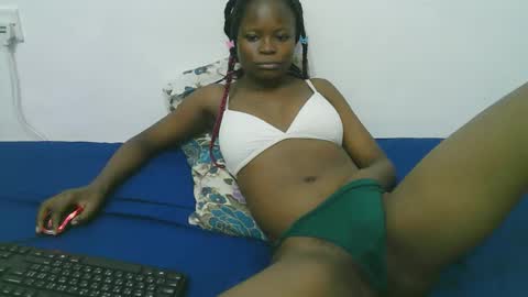 Snapshot of candy_lisah chatting on June 5, 3:46 am Lisa online show from June 5, 3:46 am
