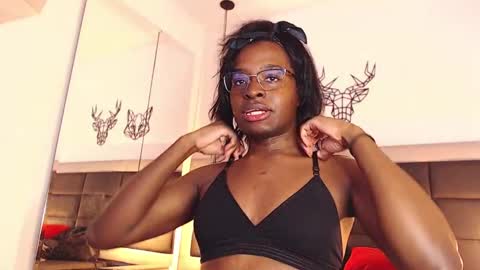 Snapshot of candy_lovee6 chatting on October 25, 11:43 pm CANDY LOVE DANNA online show from October 25, 11:43 pm