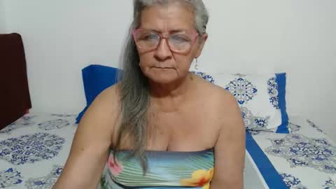 Snapshot of candy_mature_ chatting on May 7, 11:32 pm candy online show from May 7, 11:32 pm