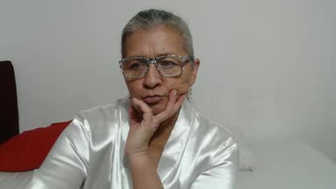 Snapshot of candy_mature_ chatting on May 13, 9:44 pm candy online show from May 13, 9:44 pm