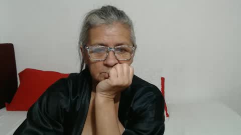 Snapshot of candy_mature_ chatting on May 15, 11:50 am candy online show from May 15, 11:50 am