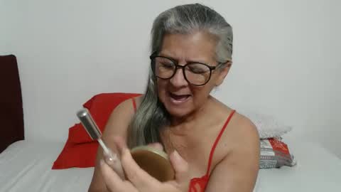 Snapshot of candy_mature_ chatting on May 16, 11:20 am candy online show from May 16, 11:20 am